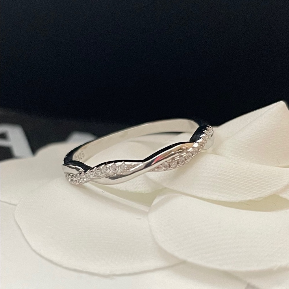 New S925 Diamond Twist Ring - Picture 4 of 10